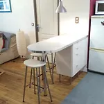 2 Rooms Near Metro In An Alive District Of Paris